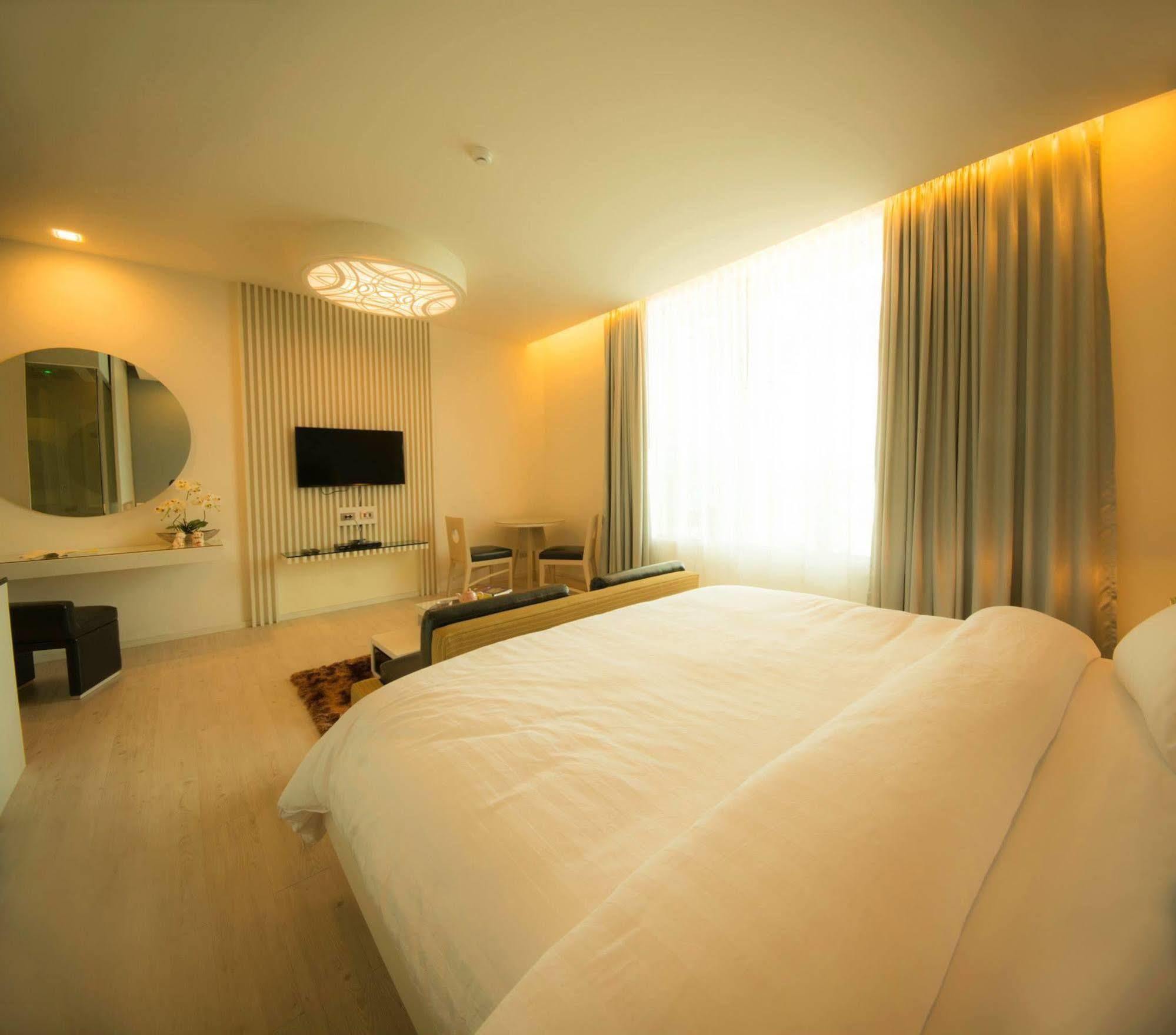 The Beverly Hills Hotel Nakhonratchasima Εξωτερικό φωτογραφία