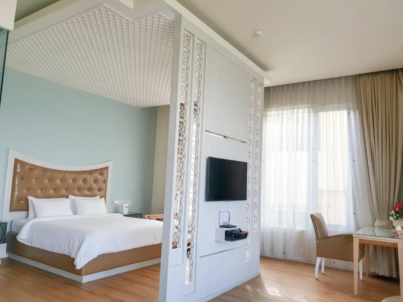 The Beverly Hills Hotel Nakhonratchasima Εξωτερικό φωτογραφία