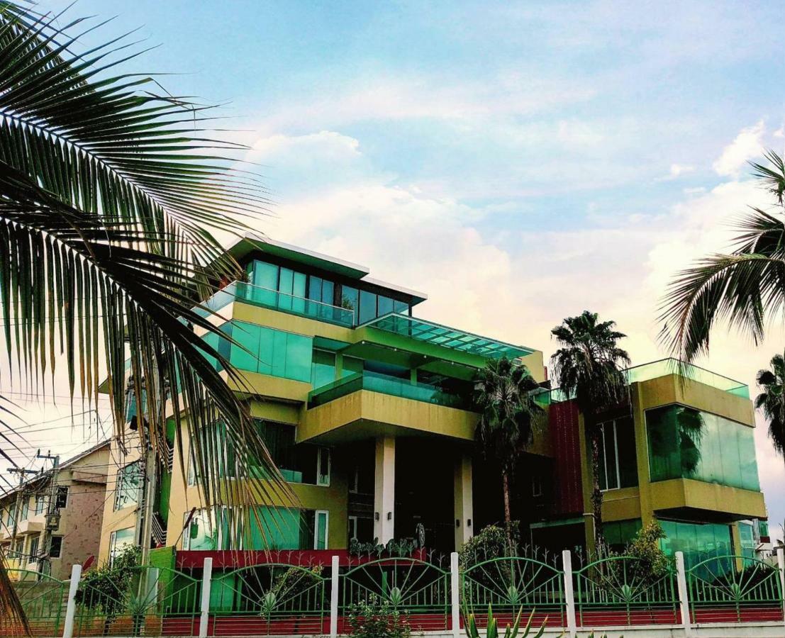 The Beverly Hills Hotel Nakhonratchasima Εξωτερικό φωτογραφία